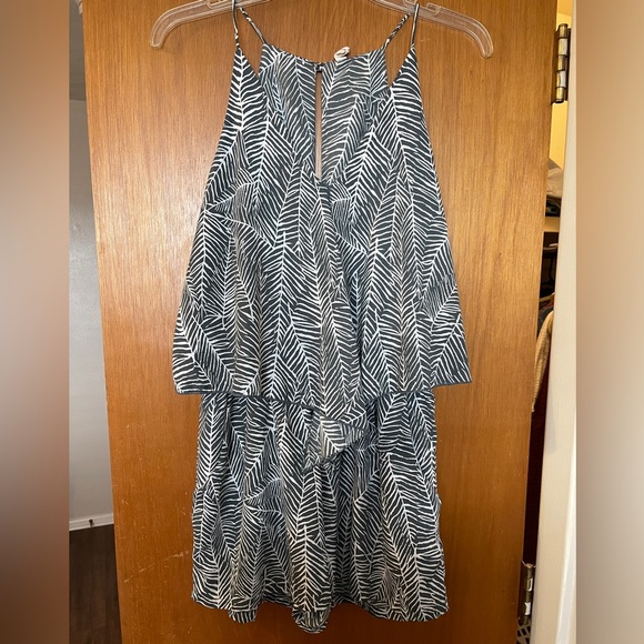 Grey Patterned Romper w/ Pockets - Picture 1 of 4